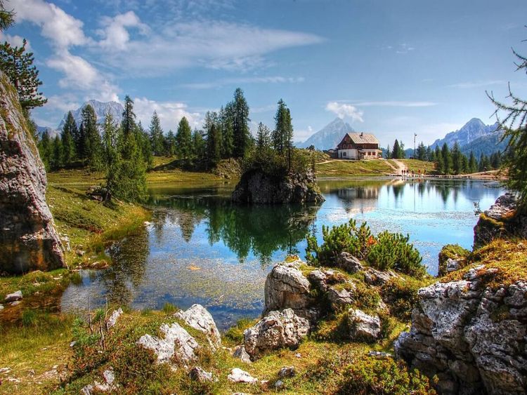 Produktbild: CALVENDO Puzzle Lago di Federa mit Sorapiss und Antelao - erreichbar von Cortina oder Passo Giau | 1000 Teile Lege-Gr&ouml;&szlig;e 64x48cm Foto-Puzzle f&uuml;r gl&uuml;ckliche Stunden