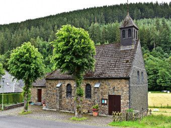 Produktbild: CALVENDO Puzzle Die Kapelle St. Hubertus in Erkensruhr / Eifel im Bistum Aachen | 1000 Teile Lege-Gr&ouml;&szlig;e 64x48cm Foto-Puzzle f&uuml;r gl&uuml;ckliche Stunden