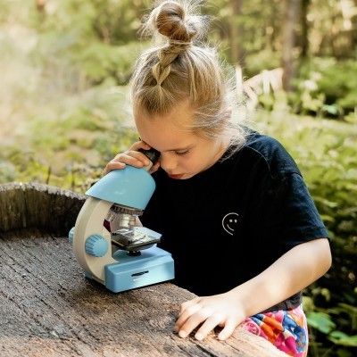Produktbild: Bresser Junior 12869 - Kinder-Mikroskop (blau) mit 40-640x Vergr&ouml;&szlig;erung mit LED, Zoom-Okular, Smartphonehalter und Urzeitkrebse-Set