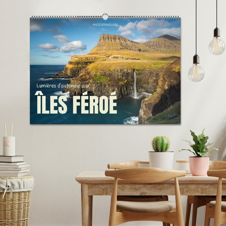 Produktbild: Lumi&egrave;res d'automne aux &icirc;les F&eacute;ro&eacute; (Calendrier mural 2026 DIN A2 vertical), CALVENDO calendrier mensuel