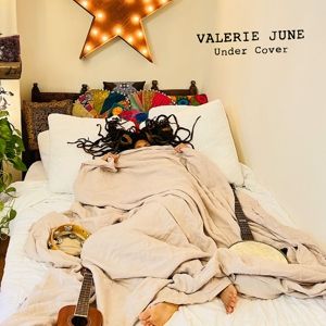 Produktbild: Under Cover (Ltd. Magenta Red Vinyl)