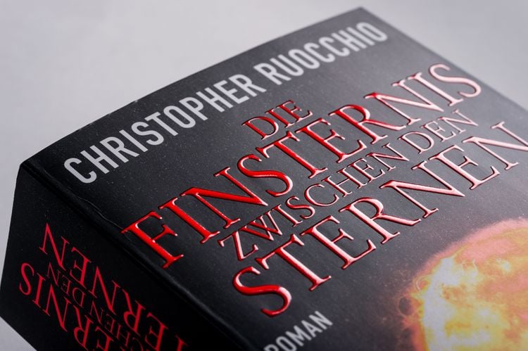 Produktbild: Die Finsternis zwischen den Sternen