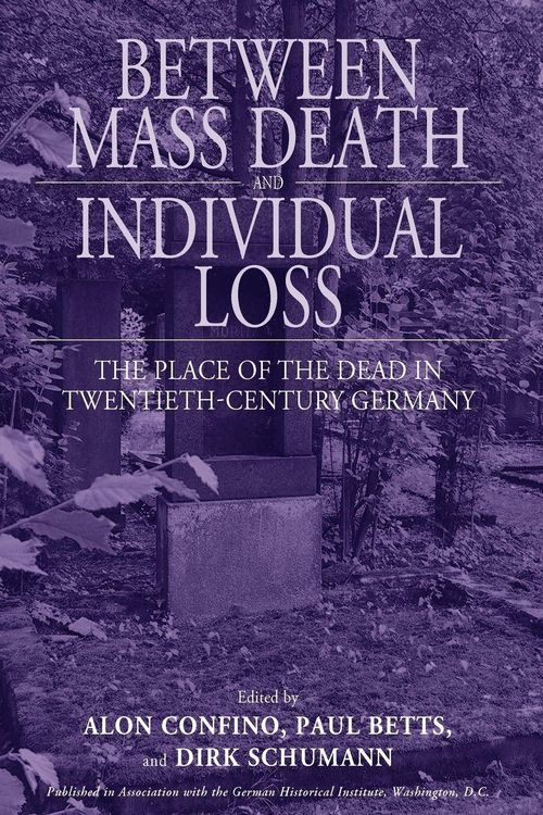 Produktbild: Between Mass Death and Individual Loss