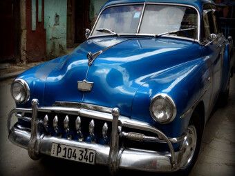 Produktbild: CALVENDO Puzzle Ein Motiv aus dem Kalender " HAVANA BLUE - BLAUE OLDTIMER AUF KUBA" | 1000 Teile Lege-Gr&ouml;&szlig;e 64x48cm Foto-Puzzle f&uuml;r gl&uuml;ckliche Stunden