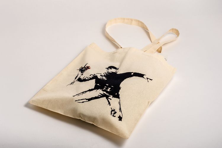 Produktbild: Stofftasche Banksy - Blumenwerfer