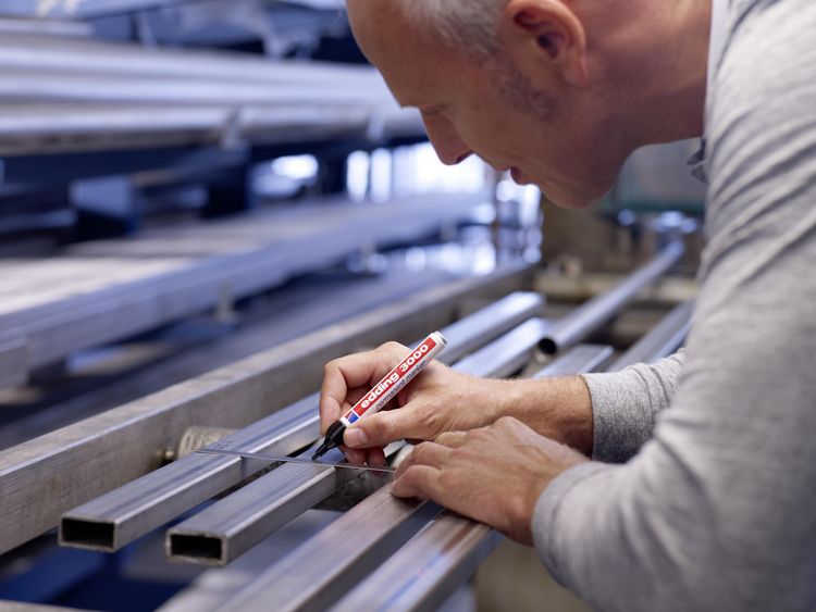 Produktbild: edding Permanentmarker 3000 1,5-3mm 4 St&uuml;ck Blister