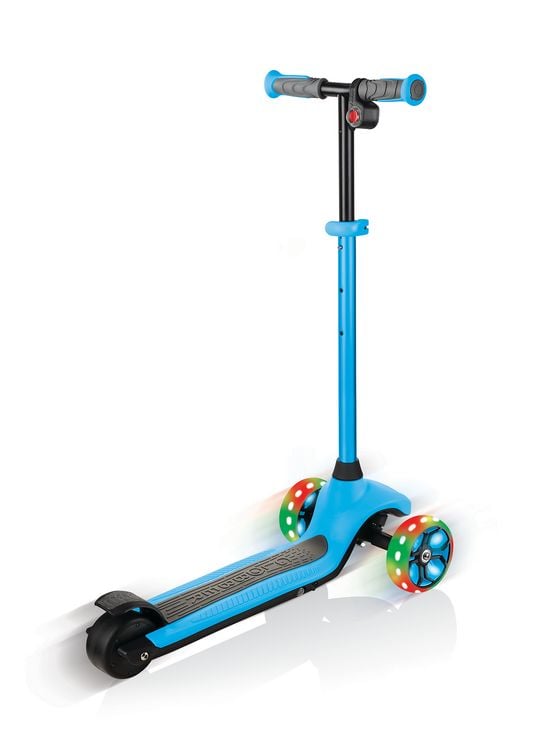 Produktbild: GLOBBER ONE K E-MOTION 4 PLUS hellblau, mit Leuchtrollen
