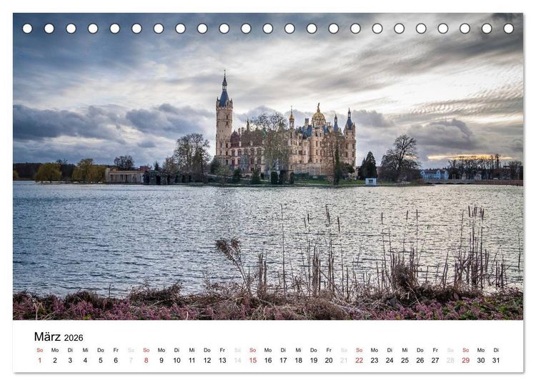 Produktbild: Schweriner M&auml;rchenschloss (Tischkalender 2026 DIN A5 quer), CALVENDO Monatskalender