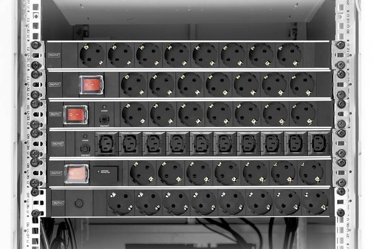 Produktbild: Digitus DN-95407 19 Zoll Netzwerkschrank-Steckdosenleiste 1 HE Schutzkontaktsteckdose Schwarz