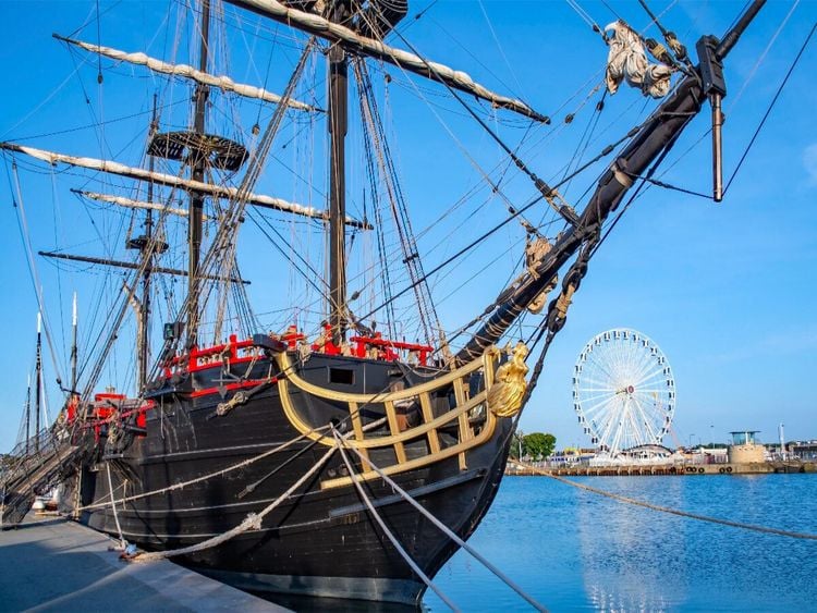 Produktbild: CALVENDO Puzzle Segelschiff, Saint Malo, Bretagne | 1000 Teile Lege-Gr&ouml;&szlig;e 64x48cm Foto-Puzzle f&uuml;r gl&uuml;ckliche Stunden