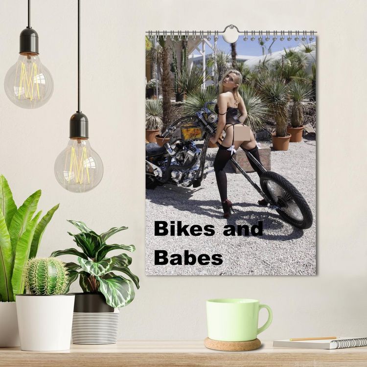 Produktbild: Bikes and Babes (Wandkalender 2026 DIN A4 hoch), CALVENDO Monatskalender