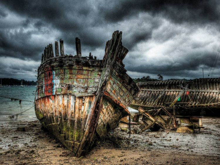 Produktbild: CALVENDO Puzzle Wrack eines Fischereischiffes in der Bretagne | 1000 Teile Lege-Gr&ouml;&szlig;e 64x48cm Foto-Puzzle f&uuml;r gl&uuml;ckliche Stunden