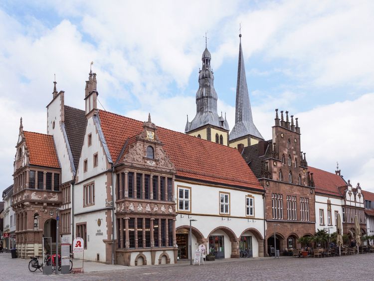Produktbild: CALVENDO Puzzle Rathaus, St.-Nicolai-Kirche Lemgo | 1000 Teile Lege-Gr&ouml;&szlig;e 64x48cm Foto-Puzzle f&uuml;r gl&uuml;ckliche Stunden