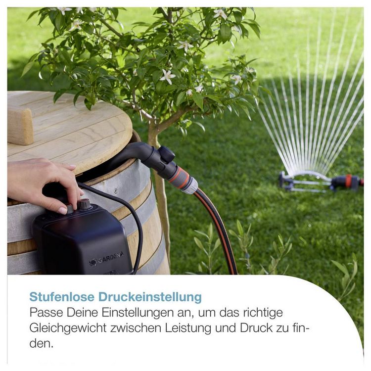 Produktbild: GARDENA Akku-Regenfasspumpe 2400 ComfortAutomatic 18V P4A Ready-To-Use Set Regenwassernutzungsanlage 2400 l/h 1.8 m