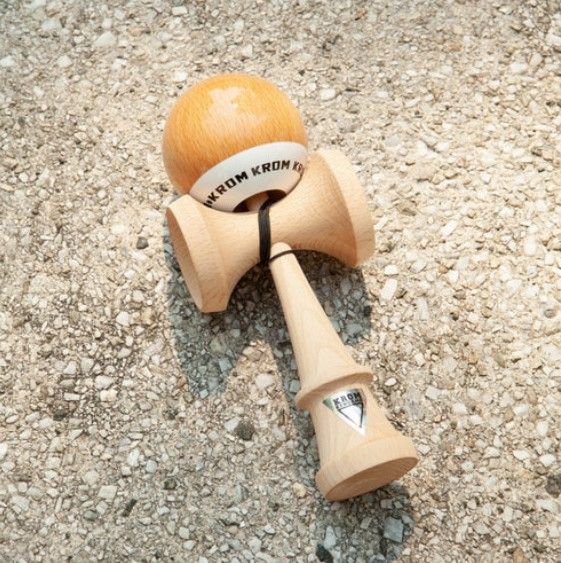 Produktbild: KROM Kendama POP LOL naked