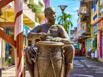Produktbild: CALVENDO Puzzle Trommler-Statue Velo in Point-a-Pitre auf Guadeloupe | 1000 Teile Lege-Gr&ouml;&szlig;e 64x48cm Foto-Puzzle f&uuml;r gl&uuml;ckliche Stunden