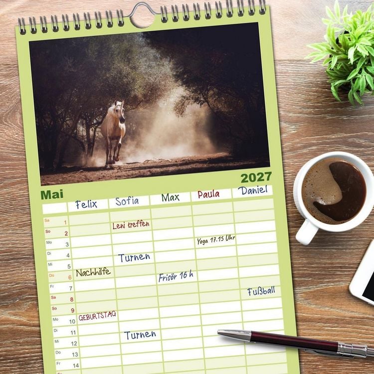 Produktbild: Familienplaner 2027 - Die Faszinierende Welt der Pferde mit 5 Spalten (Wandkalender, 21 x 45 cm) CALVENDO