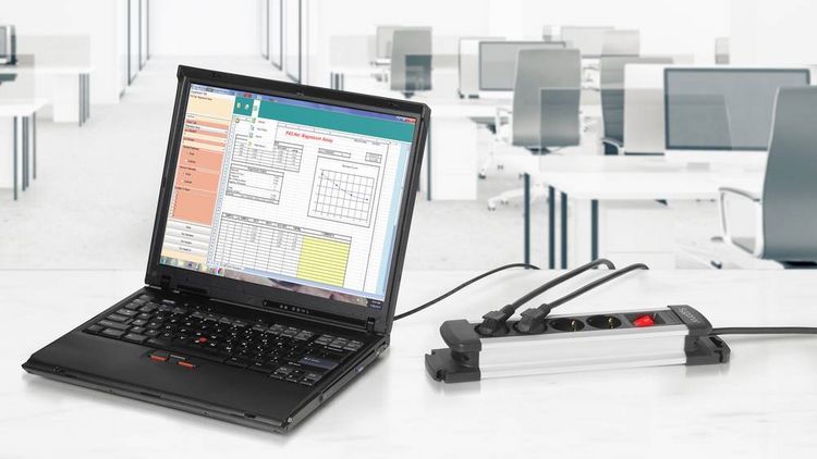 Produktbild: Sygonix SY-4538264 Steckdosenleiste mit Schalter 4fach Schwarz, Silber Schutzkontakt 1St.