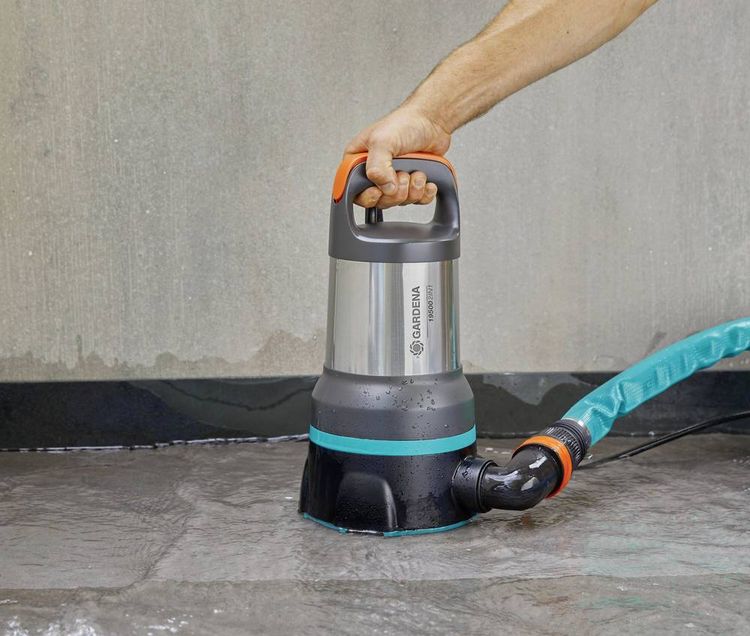 Produktbild: GARDENA 09049-61 19500 Aquasensor Schmutzwasser-Tauchpumpe 19.500 l/h 9.7m