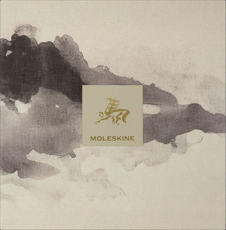 Produktbild: Moleskine Das Jahr des Pferdes Premium Bundle. Notizbuch L/A5, liniert, fester Einband, Kalligrafie, Precious & Ethical Vegea Notizbuch, L/A5, fester Einband, Kaweco Gelroller Schwarz, Precious & Ethical Gep&auml;ckanh&auml;nger, wiederverwendbare Geschenkbox