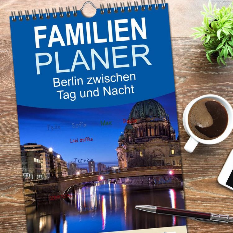 Produktbild: Familienplaner 2026 - Berlin zwischen Tag und Nacht mit 5 Spalten (Wandkalender, 21 x 45 cm) CALVENDO