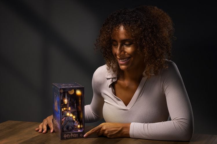 Produktbild: Book Nook DIY B&uuml;cherecke Revell Harry Potter "Hogwarts Castle"