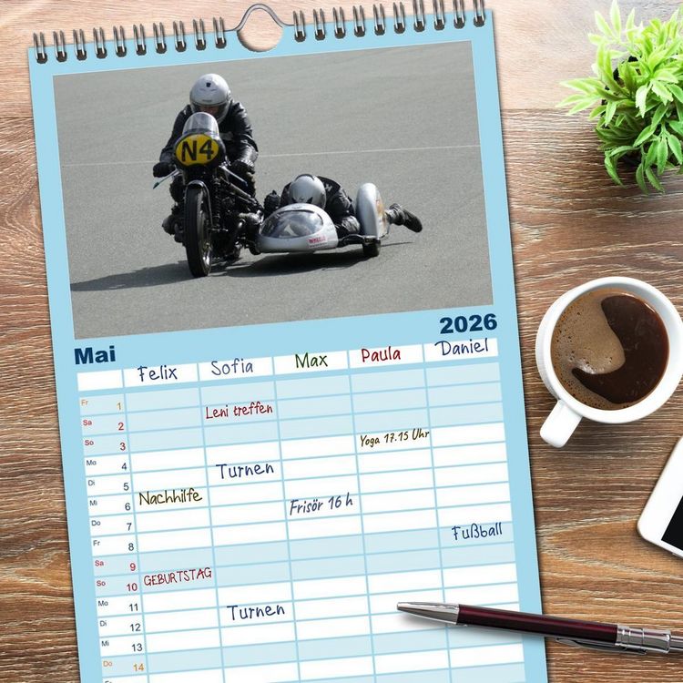 Produktbild: Familienplaner 2026 - Sachsenring Classic mit 5 Spalten (Wandkalender, 21 x 45 cm) CALVENDO