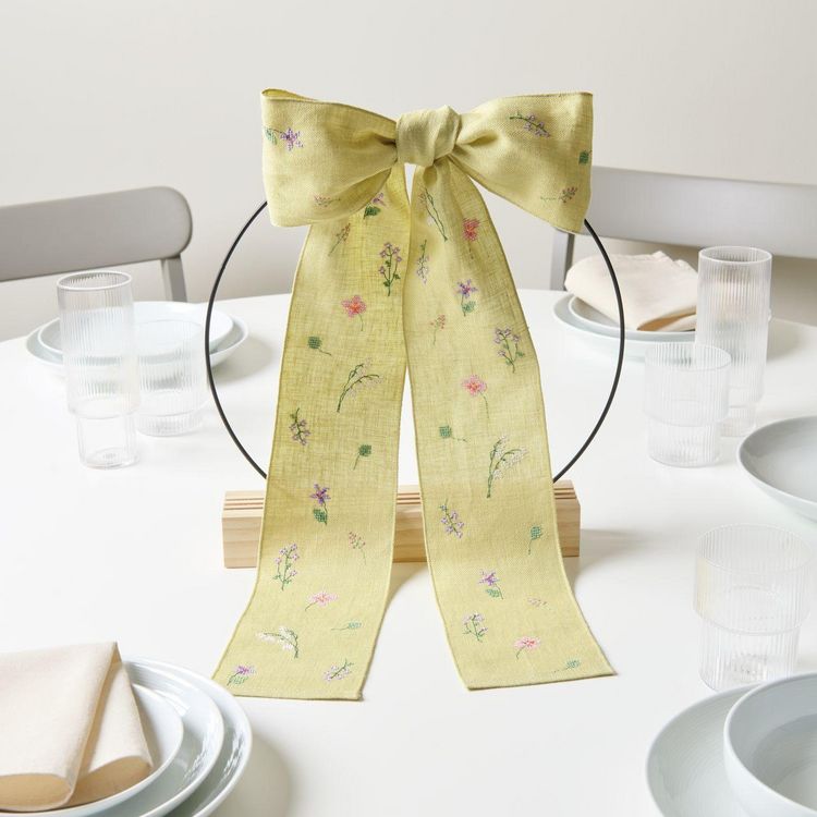 Produktbild: Stickpackung, Gez&auml;hlter Kreuzstich Schleife Wiesenbl&uuml;mchen, Salbei, 30 x 54 cm, 100% Leinen