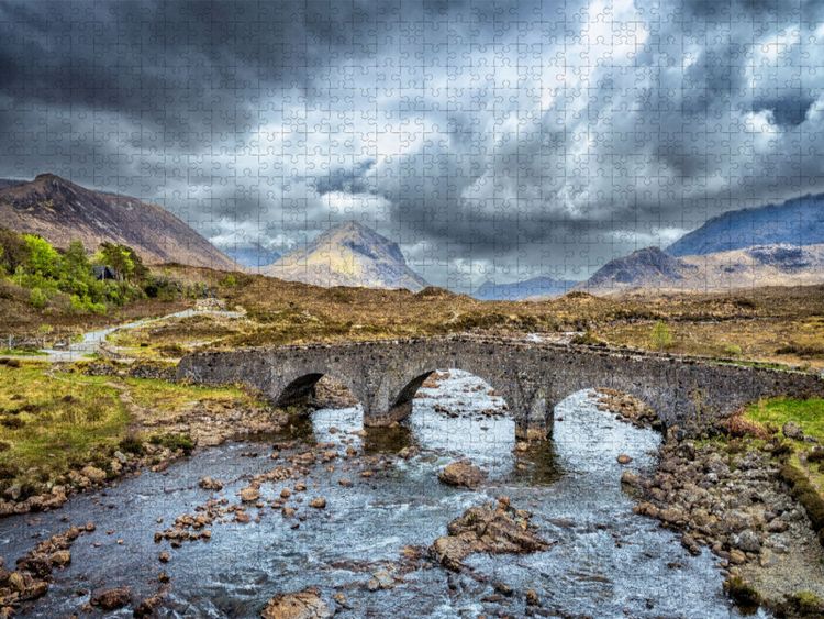 Produktbild: CALVENDO Puzzle Sligachan Old Bridge | 1000 Teile Lege-Gr&ouml;&szlig;e 64x48cm Foto-Puzzle f&uuml;r gl&uuml;ckliche Stunden