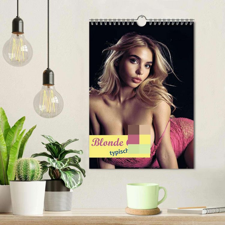 Produktbild: Blonde Girls typisch pink (Wandkalender 2026 DIN A4 hoch), CALVENDO Monatskalender