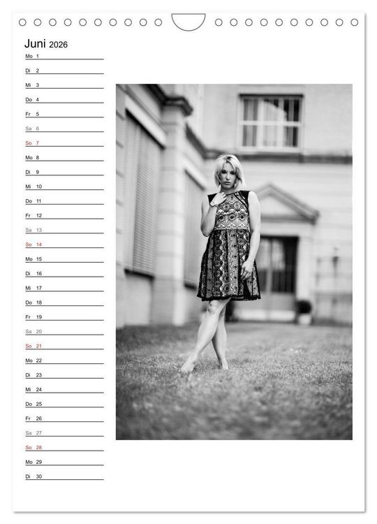 Produktbild: Mode in schwarz und wei&szlig; (Wandkalender 2026 DIN A4 hoch), CALVENDO Monatskalender