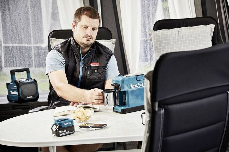 Produktbild: Makita Baustellen-Kaffeemaschine