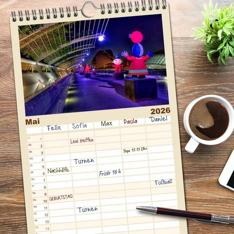 Produktbild: Familienplaner 2026 - Moderne Architektur in Valencia mit 5 Spalten (Wandkalender, 21 x 45 cm) CALVENDO