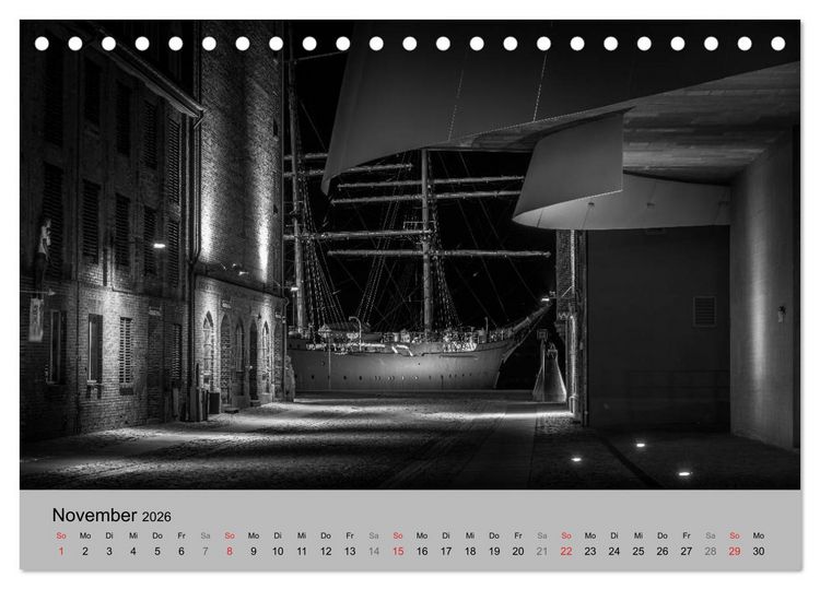 Produktbild: Hansestadt Stralsund bei Nacht (mit GPS-Koordinaten) (Tischkalender 2026 DIN A5 quer), CALVENDO Monatskalender