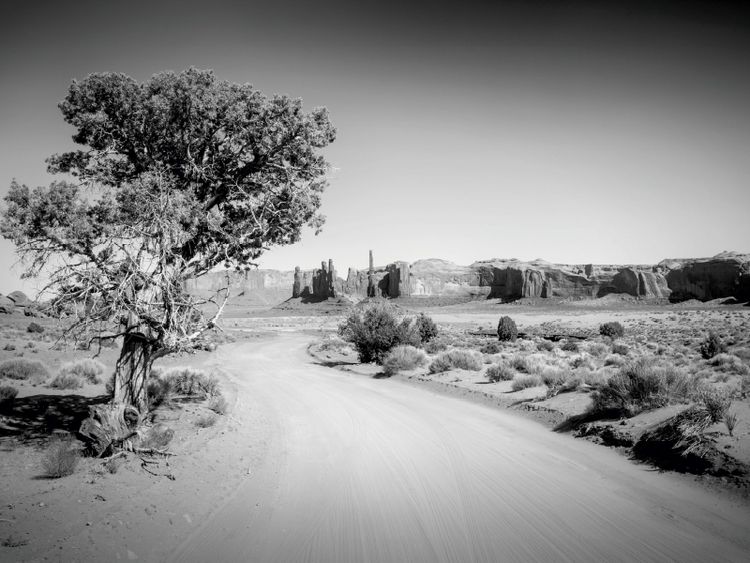 Produktbild: CALVENDO Puzzle Monument Valley Drive und Totem Pole | 1000 Teile Lege-Gr&ouml;&szlig;e 64x48cm Foto-Puzzle f&uuml;r gl&uuml;ckliche Stunden