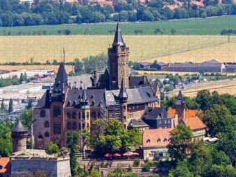 Produktbild: CALVENDO Puzzle Schloss Wernigerode - Blick aus s&uuml;dlicher Richtung | 1000 Teile Lege-Gr&ouml;&szlig;e 64x48cm Foto-Puzzle f&uuml;r gl&uuml;ckliche Stunden