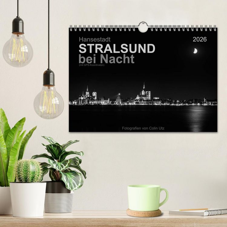 Produktbild: Hansestadt Stralsund bei Nacht (mit GPS-Koordinaten) (Wandkalender 2026 DIN A4 quer), CALVENDO Monatskalender