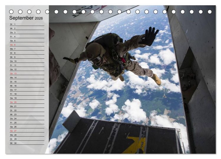 Produktbild: Fallschirmspringer. Absprung der U.S. Navy Seals (Tischkalender 2026 DIN A5 quer), CALVENDO Monatskalender