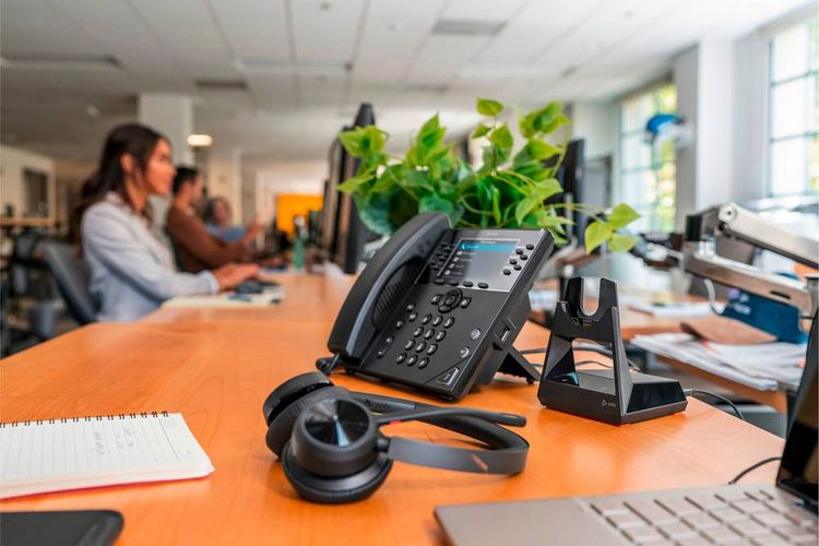 Produktbild: HP Poly Voyager 4320 USB-C Headset +BT700 Dongle On Ear Headset Bluetooth&reg; Stereo Schwarz Noise Cancelling Computer