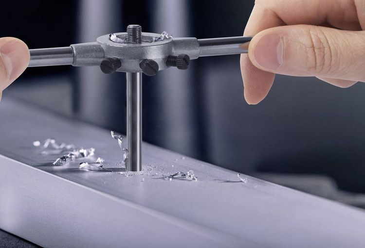 Produktbild: TOOLCRAFT TO-7015521 Gewindeschneidsatz 32teilig Stahl M3 x 0.50, M4 x 0.70, M5 x 0.80, M6 x 1, M8 x 1.25, M10 x 1.50, M12 x 1.75