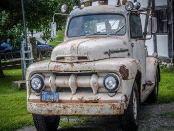 Produktbild: CALVENDO Puzzle Ein Motiv aus dem Kalender FORD PICK-UPS F 1 - F 100 | 1000 Teile Lege-Gr&ouml;&szlig;e 64x48cm Foto-Puzzle f&uuml;r gl&uuml;ckliche Stunden