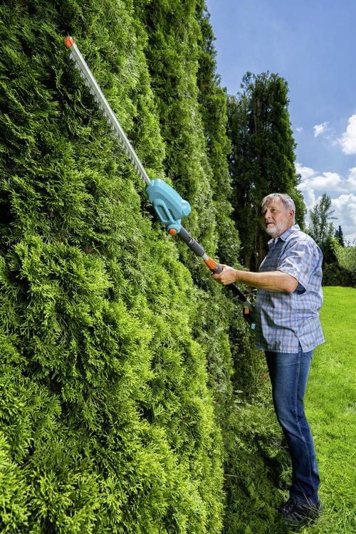 Produktbild: GARDENA GARDENA Akku-Teleskop-Heckenschere THS 42/18V P4A Ready-To-Use Set Akku Teleskop-Heckenschere inkl. Akku, inkl. Ladeger&auml;t 18 V Li-Ion