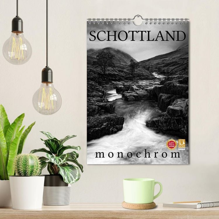 Produktbild: Schottland Monochrom (Wandkalender 2026 DIN A4 hoch), CALVENDO Monatskalender