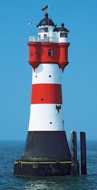 Produktbild: LEUCHTT&Uuml;RME an Nord- und Ostsee. Ein immerw&auml;hrender Geburtstags- und Postkartenkalender