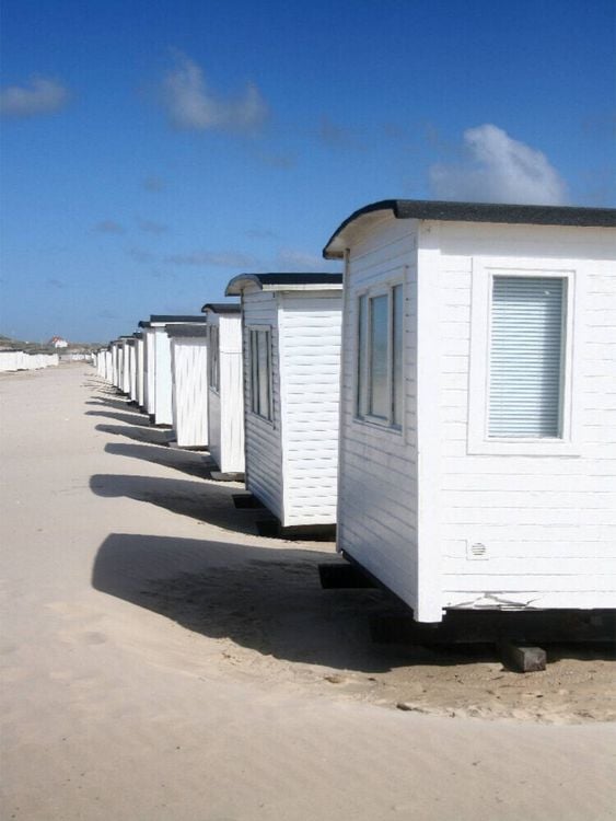 Produktbild: CALVENDO Puzzle Badeh&auml;uschen am Strand von L&oslash;kken | 1000 Teile Lege-Gr&ouml;&szlig;e 64x48cm Foto-Puzzle f&uuml;r gl&uuml;ckliche Stunden