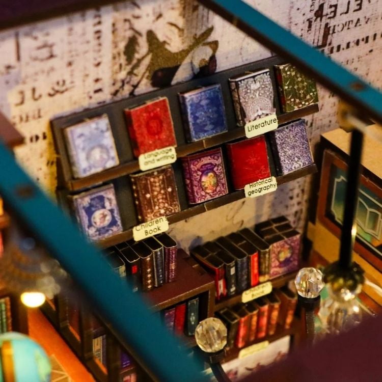 Produktbild: FiguredArt M2314 - DIY Book Nook, Soul Bookstore, B&uuml;cherei der Seele, Puzzle, 62 Teile, Miniatur-Diorama