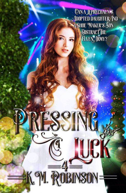 Produktbild: Pressing Luck (Holiday Court Series, #4)