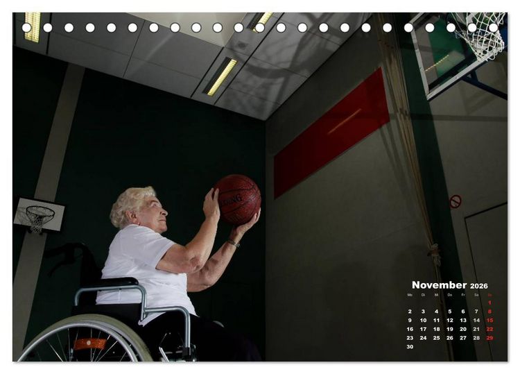 Produktbild: "Sch&ouml;nheit im Alter" - Fit und Aktiv (Tischkalender 2026 DIN A5 quer), CALVENDO Monatskalender