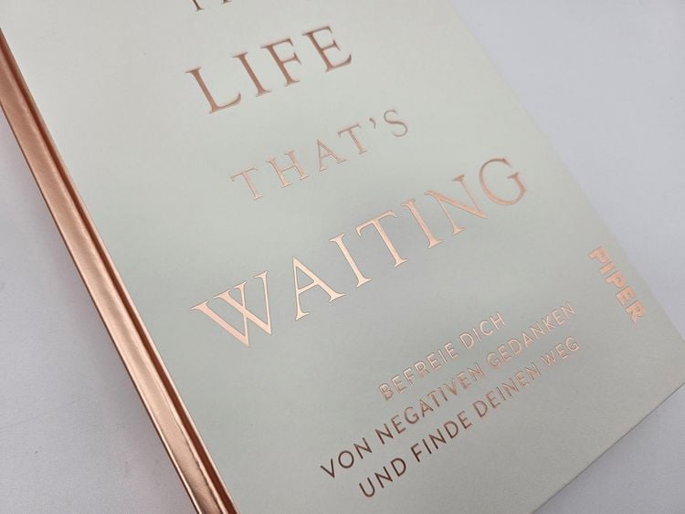 Produktbild: The Life That’s Waiting