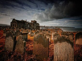 Produktbild: CALVENDO Puzzle Gothic Fantasy - Friedhof am Meer | 1000 Teile Lege-Gr&ouml;&szlig;e 64x48cm Foto-Puzzle f&uuml;r gl&uuml;ckliche Stunden